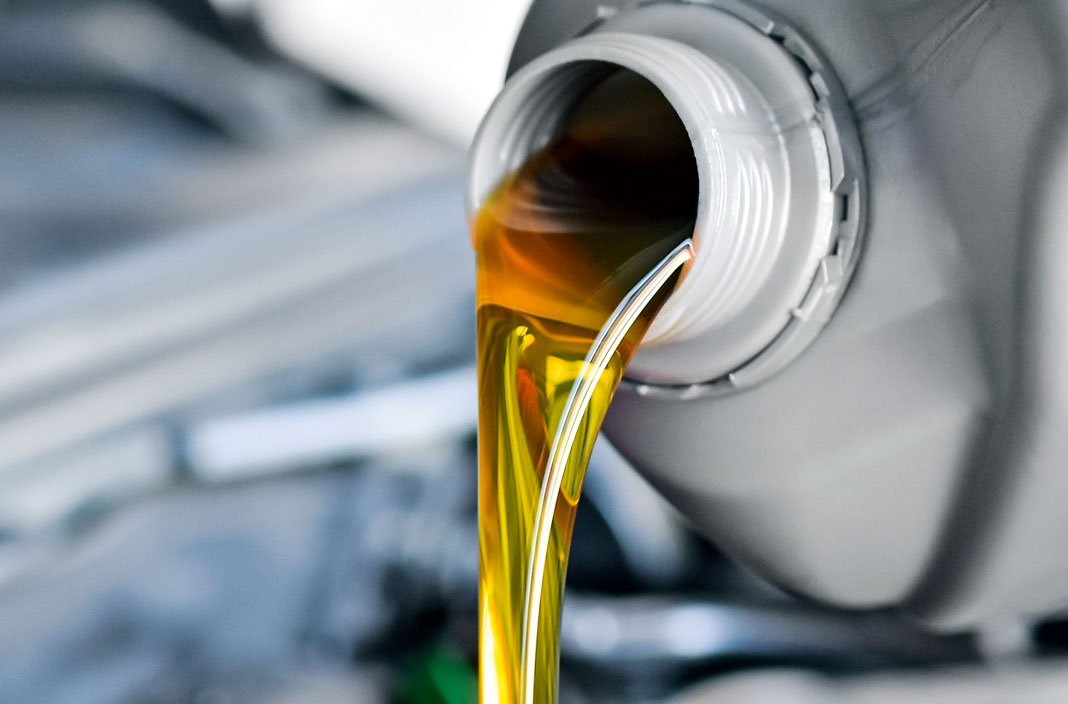 Как часто менять масло в двигателе автомобиля?